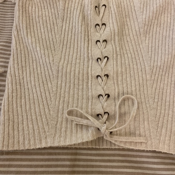 ✨5 for $15✨ American Eagle Knit Lace Up Top - Picture 5 of 10